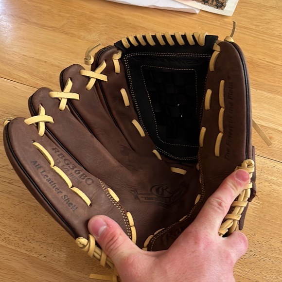 For lefties. Goes on right hand - Picture 2 of 4